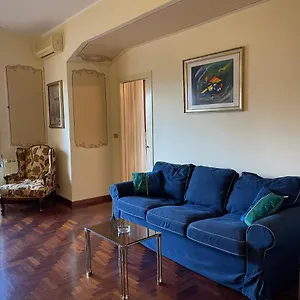 https://apt-lady-house.catania-hotels.net